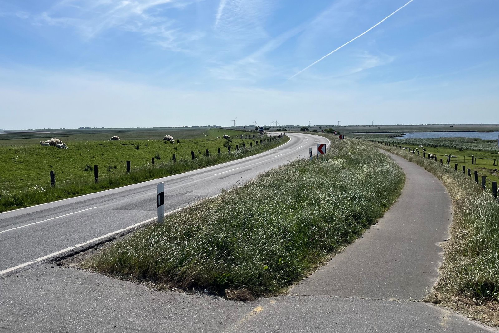 Damm zwischen Nordstrand und Festland