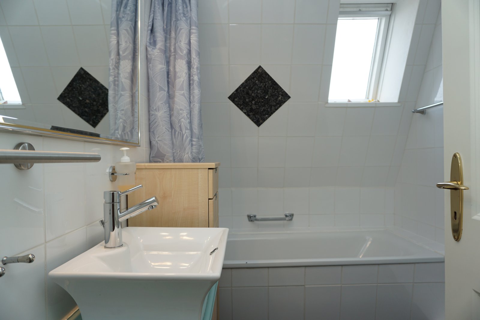 Badezimmer DG Badewanne