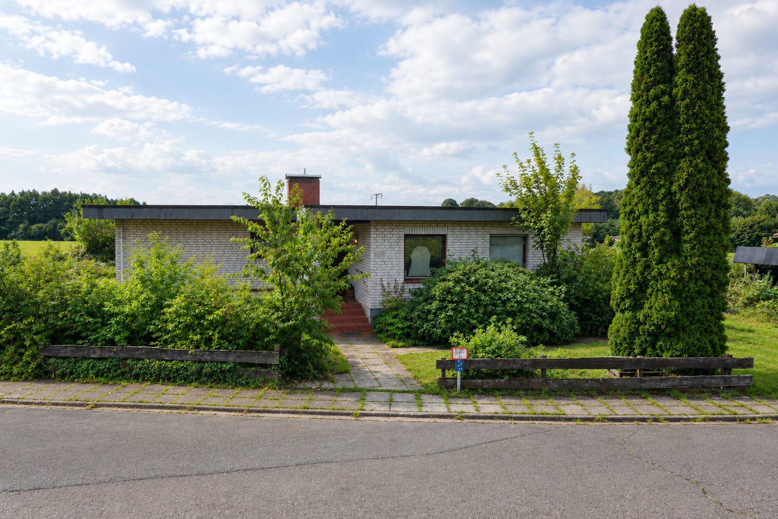 Bungalow mit Einliegerwohnung in ruhiger Sackgassen- und Feldrandlage Bungalow mit Einliegerwohnung in ruhiger Sackgassen- und Feldrandlage
