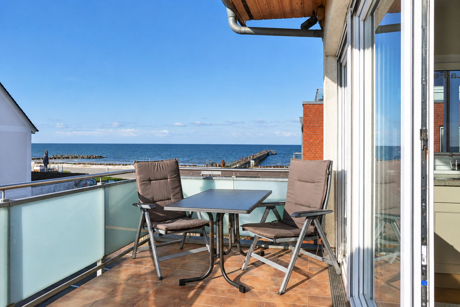 Moderne Penthouse-Ferienwohnung mit Dachterrasse und Ostseeblick in Schönberg Moderne Penthouse-Ferienwohnung mit Dachterrasse und Ostseeblick in Schönberg